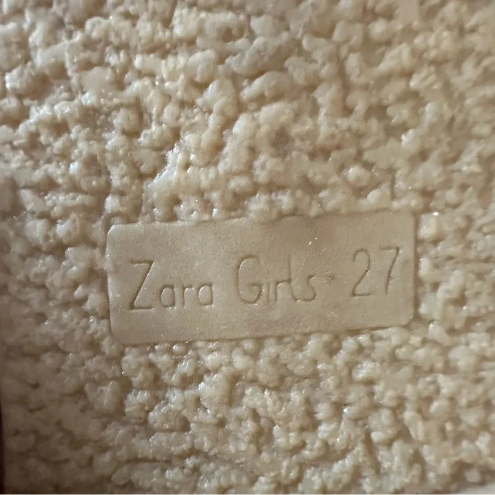 Zara girls size 27 navy patent leather boots